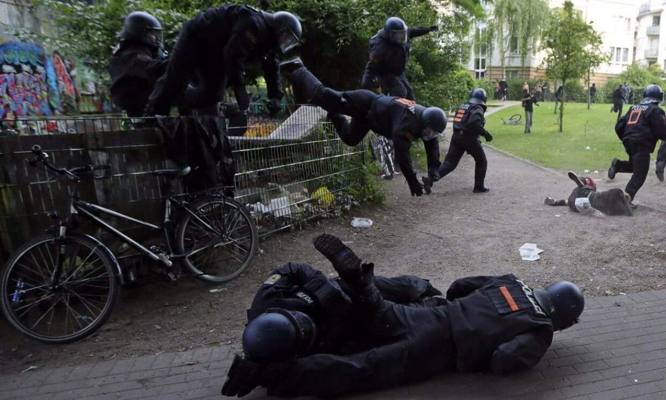 Deeskalierende Polizei-Maßnahme, die